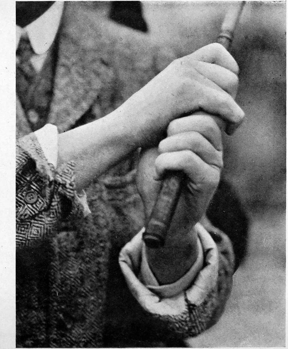 Harry Vardon's hands on a golf club in the overlapping grip, photographed from in front, 1905